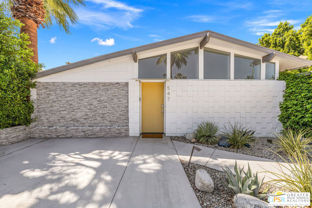 547 N Sunrise Way, Palm Springs CA: https://media.crmls.org/mediaz/653d6900-e16e-4740-9089-d3afb971c91f.jpg