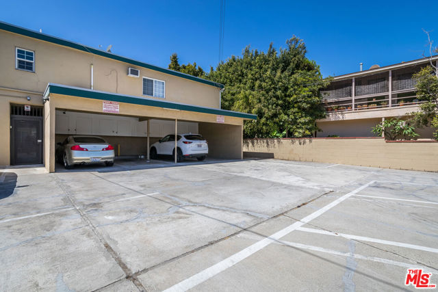 1330 S Barrington Avenue, Los Angeles CA: https://media.crmls.org/mediaz/653db458-f976-47a1-8a54-0c93f907c5eb.jpg