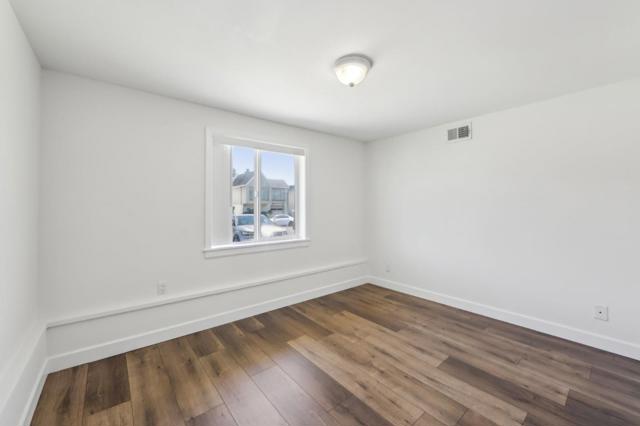 318 Saint Francis Boulevard, Daly City CA: https://media.crmls.org/mediaz/653e190f-d4d0-457b-b91d-8503e0487ec3.jpg