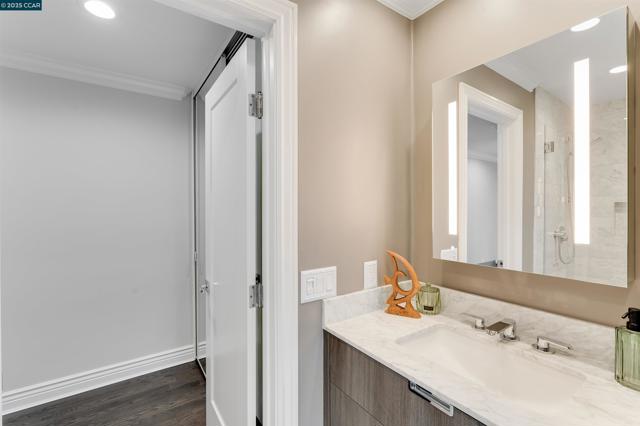 5588 Gonzalez Ct, Concord CA: https://media.crmls.org/mediaz/653e2d57-3ef2-48a8-b20b-b67b666fb679.jpg