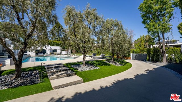 16032 VALLEY VISTA Boulevard, Encino CA: https://media.crmls.org/mediaz/653e95b0-03c4-43bc-b49c-4dbea479dce8.jpg
