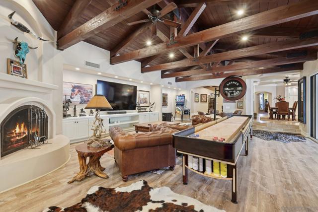 13371 Summit Cir, Poway CA: https://media.crmls.org/mediaz/653ea896-e0af-4aa7-8a57-24d233486961.jpg