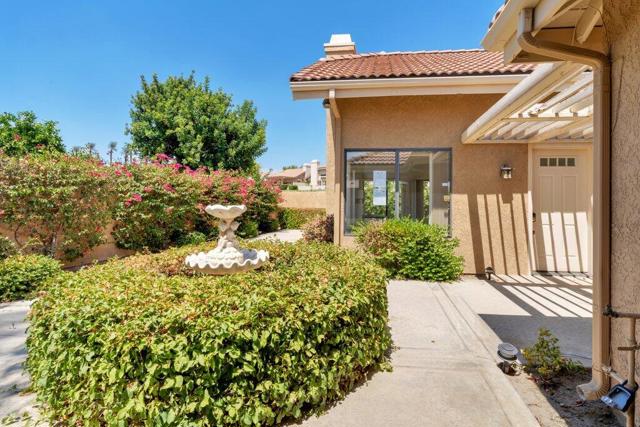 144 Verde Way, Palm Desert CA: https://media.crmls.org/mediaz/653eabcf-c1d6-4ee3-9b2f-0bb4e948088c.jpg