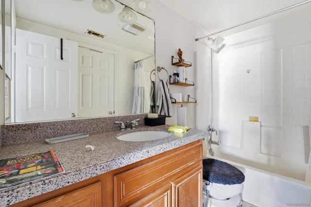 2284 Alicante, Chula Vista CA: https://media.crmls.org/mediaz/653f0359-e4c4-42e2-beb8-bd8738282b01.jpg