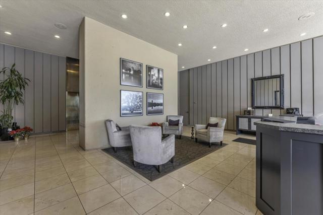 565 Bellevue Avenue, Oakland CA: https://media.crmls.org/mediaz/653f0f89-8281-4e12-ba95-5dcd6ea58780.jpg