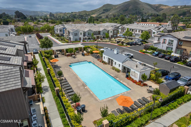 212 Red Brick Drive, Simi Valley CA: https://media.crmls.org/mediaz/653f561f-af35-469b-9fc5-44226172a96b.jpg