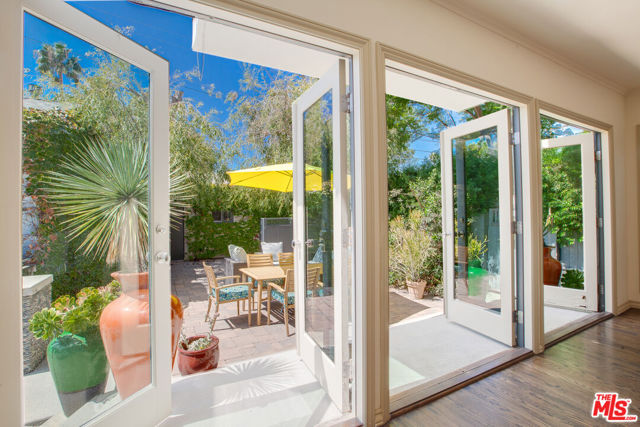449 Westbourne Drive, West Hollywood CA: https://media.crmls.org/mediaz/653f814f-8be4-4b19-babc-745c4a6b38c0.jpg