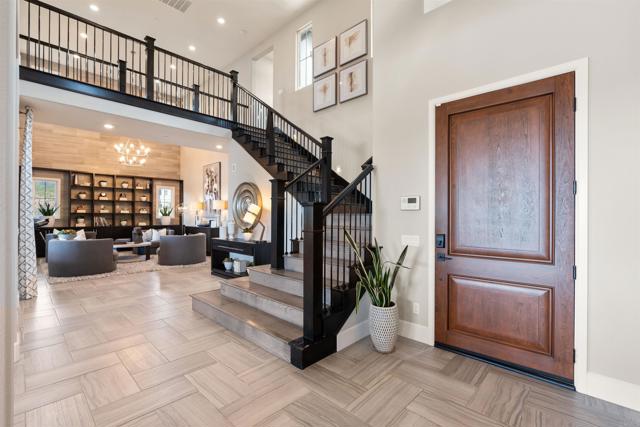 Detail Gallery Image 8 of 69 For 17028 Rendezvous Cir, San Diego,  CA 92127 - 5 Beds | 5/1 Baths