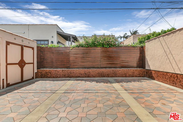 1557 S Genesee Avenue, Los Angeles CA: https://media.crmls.org/mediaz/653fc830-e110-4fe8-85db-b3d8d361f99e.jpg