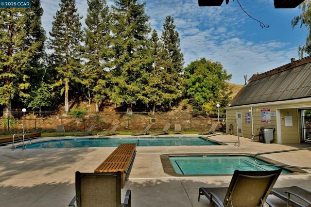 186 Farm Ln, Martinez CA: https://media.crmls.org/mediaz/654001f9-ff32-4d9f-894f-188728500a04.jpg