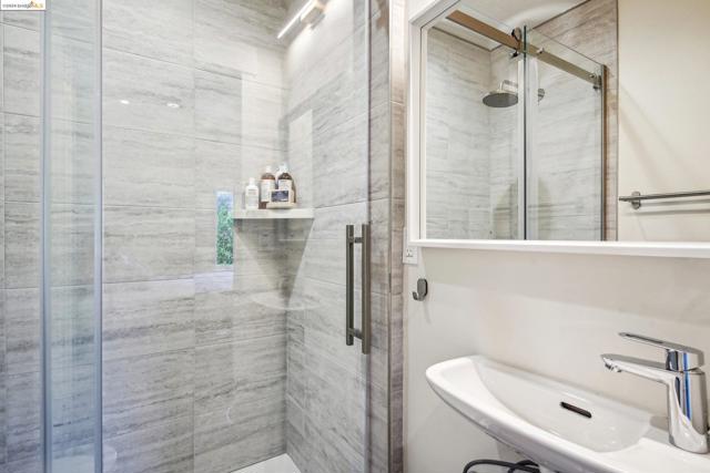 Image 16 of 46 For 90 Starview Dr