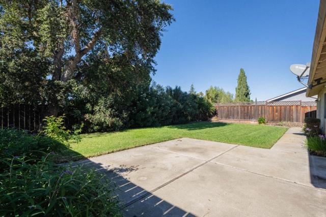 720 Clearview Drive, Hollister CA: https://media.crmls.org/mediaz/6541acaf-7c71-40da-9d43-70606cc9f99d.jpg