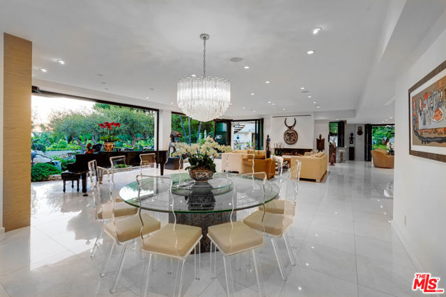 1821 Loma Vista Drive, Beverly Hills CA: https://media.crmls.org/mediaz/6541bc13-e0fc-4422-addc-3c5985b48d9b.jpg