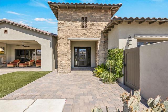 55120 Autumn Valley Court, La Quinta CA: https://media.crmls.org/mediaz/654267c3-6e79-49a0-a334-be390f418b9a.jpg