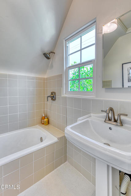 2440 Coniston Place, San Marino CA: https://media.crmls.org/mediaz/654298e6-895f-4df1-aa85-eaec562aad44.jpg