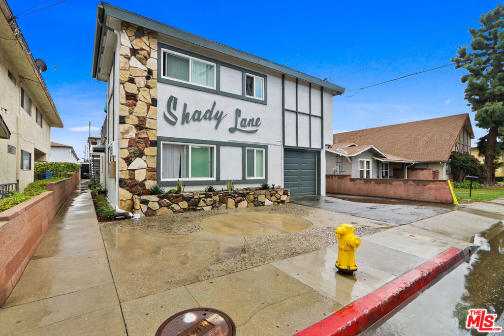 Multifamily at 10502 Western Avenue