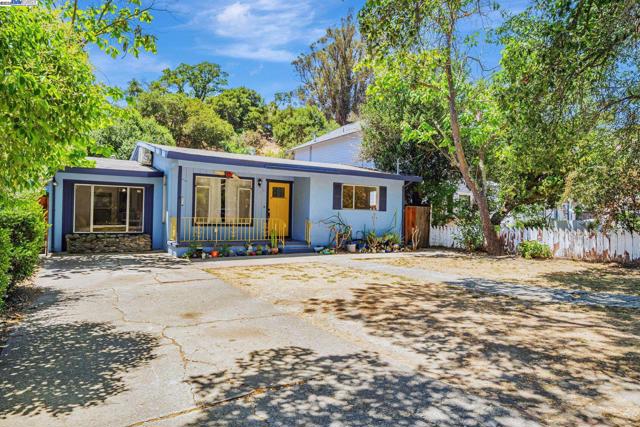 126 Kilkare Rd, Sunol CA: https://media.crmls.org/mediaz/654385d5-a300-41cb-bfa5-1c0ed1c61be1.jpg