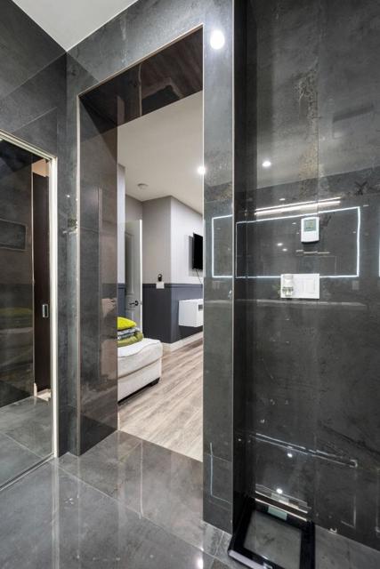 2372 Donner Pass Avenue, Sacramento CA: https://media.crmls.org/mediaz/65441bec-1968-4cea-8dbb-51e587aa565e.jpg