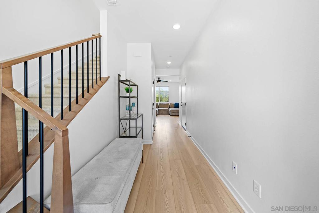 MLS #250029425SD img 3