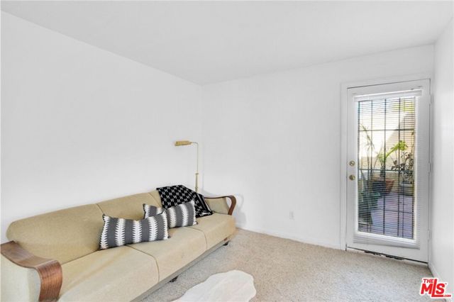 108 W Maple Street, Glendale CA: https://media.crmls.org/mediaz/654440c2-db92-4407-83e1-9086ca991b62.jpg