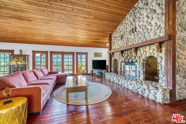 20799 Highway 128, Yorkville CA: https://media.crmls.org/mediaz/65445ef6-4b8b-4331-b0d3-0e662e7789dc.jpg