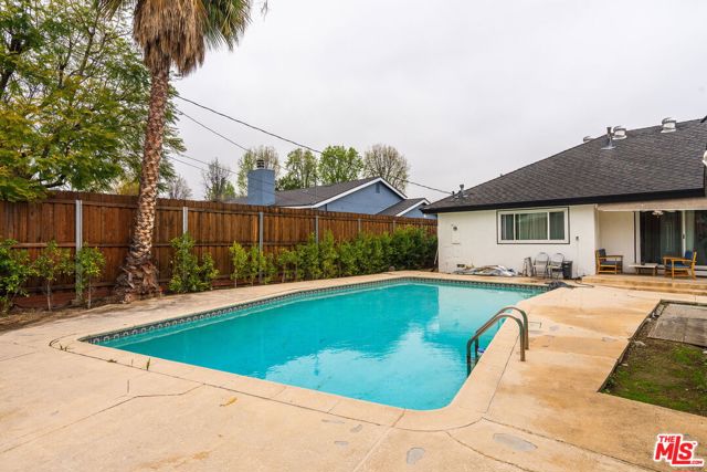 8901 Rubio Avenue, North Hills CA: https://media.crmls.org/mediaz/6545447f-de8e-4b71-8e51-9144ab77a595.jpg