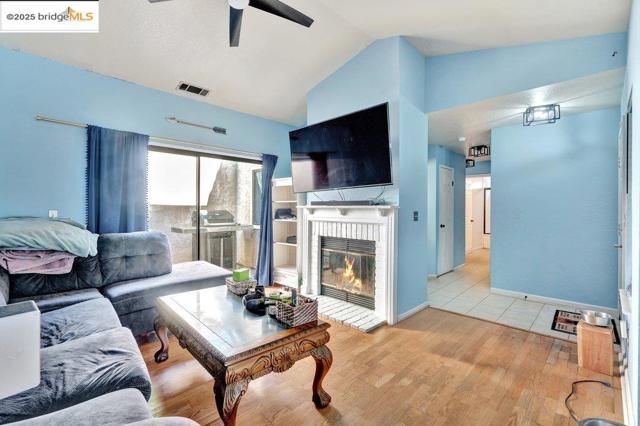 1927 Babbe St, Oakley CA: https://media.crmls.org/mediaz/6545a1c9-1132-4035-bb55-05bc661c8095.jpg