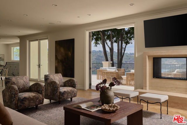 6 Bed Home for Sale in Los Angeles, California
