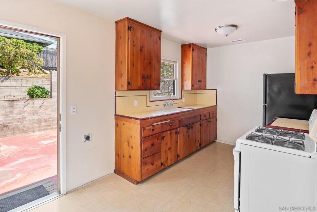 5037 Waring Rd - photo 10