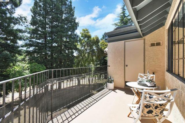246 Canyon Woods Way, San Ramon CA: https://media.crmls.org/mediaz/6547b3cf-efda-4c87-a85e-24bf070dda9d.jpg
