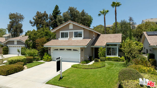 27050 Riversbridge Way, Valencia CA: https://media.crmls.org/mediaz/6547c2b9-511e-4479-9da3-4d219a021187.jpg