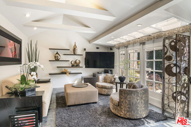 3200 Federal Avenue, Los Angeles CA: https://media.crmls.org/mediaz/6548222c-deae-402d-9a7e-8c6bffc9cf04.jpg