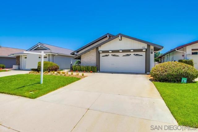 1315 Camino Linda Dr, San Marcos CA: https://media.crmls.org/mediaz/65483e1e-53dc-4cb1-b58e-7d499f971690.jpg