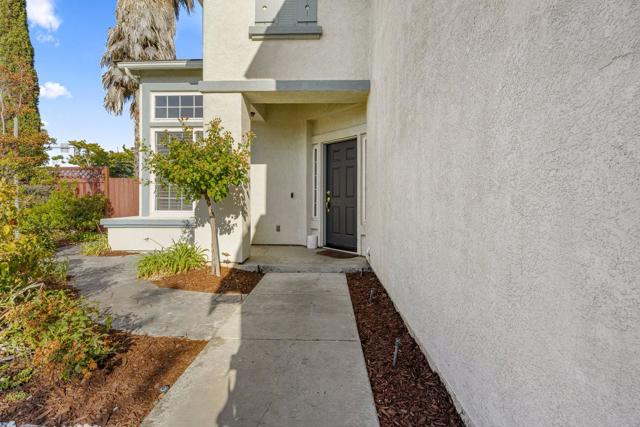 32447 Pacific Grove Way, Union City CA: https://media.crmls.org/mediaz/65487b5c-43a4-4c89-94d7-347a5b1ccdc0.jpg