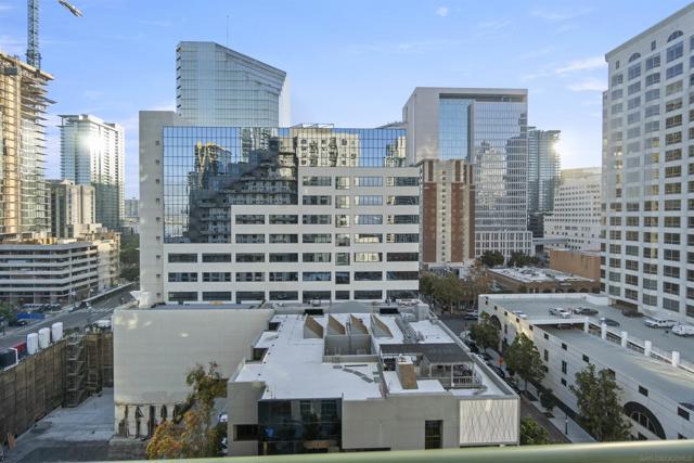 1240 India St, San Diego CA: https://media.crmls.org/mediaz/6548e609-2ac3-40af-8622-b4f5c011485c.jpg