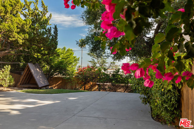 956 Parkman Street, Altadena CA: https://media.crmls.org/mediaz/6549148a-f178-4dc6-b7f1-2af44a17189f.jpg