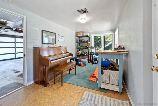 3115 Edith Ln, San Diego CA: https://media.crmls.org/mediaz/65491afe-40a4-4b32-9a24-31e497c51974.jpg