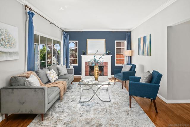 3733 La Cresta Dr, San Diego CA: https://media.crmls.org/mediaz/654968ca-2abd-4844-8827-61f09a18bd35.jpg