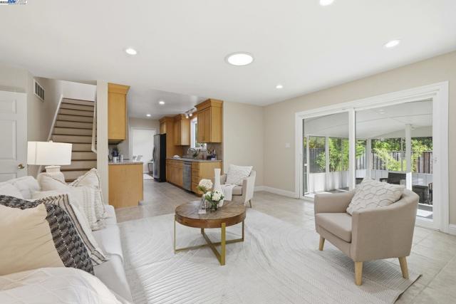 42293 Camino Santa Barbara, Fremont CA: https://media.crmls.org/mediaz/654991f9-5152-44ea-ae40-1c3b6110c4e3.jpg