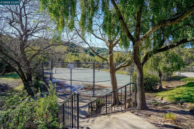 7540 Canyon Meadow Cir, Pleasanton CA: https://media.crmls.org/mediaz/6549b947-6d10-49bb-9249-4ab6866bb448.jpg