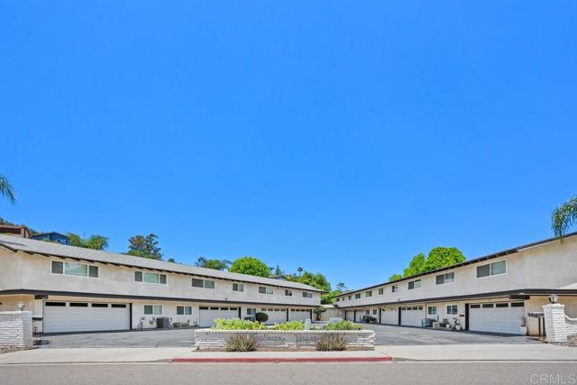 3404 Oak Cliff Dr, Fallbrook CA: https://media.crmls.org/mediaz/654a29aa-4d53-4f30-b859-034d2f8883aa.jpg