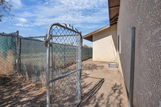 57375 Navajo Trail, Yucca Valley CA: https://media.crmls.org/mediaz/654a3ac0-327c-41cf-adba-fba1fcc7cbd6.jpg