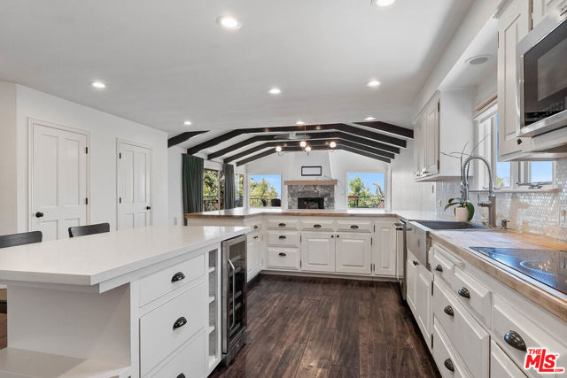 4713 Bedel Street, Woodland Hills CA: https://media.crmls.org/mediaz/654b8f41-00db-467f-aa41-d6464e68809f.jpg
