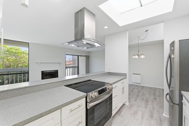 2388 Altisma Way, Carlsbad CA: https://media.crmls.org/mediaz/654c3287-828c-4463-8315-faa38203cf2f.jpg