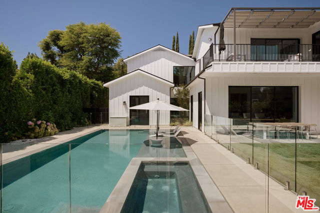 4634 White Oak Avenue, Encino CA: https://media.crmls.org/mediaz/654c3ded-e7eb-4944-b49b-7c2cc9c9c71f.jpg