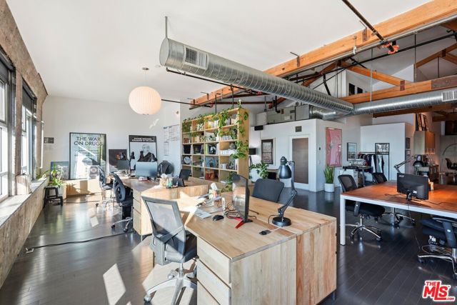 530 S Hewitt Street, Los Angeles CA: https://media.crmls.org/mediaz/654c41ef-d5c7-49ea-9370-ac378318a424.jpg