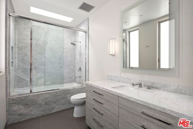 1410 Georgina Avenue, Santa Monica CA: https://media.crmls.org/mediaz/654cb98d-540b-490d-81de-41e82046f4ac.jpg