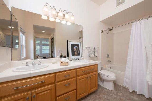 733 Swallowtail Court, Brisbane CA: https://media.crmls.org/mediaz/654d0167-15ca-4a7a-8ac5-8d4872920666.jpg