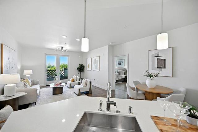 657 Walnut Street, San Carlos CA: https://media.crmls.org/mediaz/654df3f5-8c4d-4022-b6af-1d3675f264d2.jpg