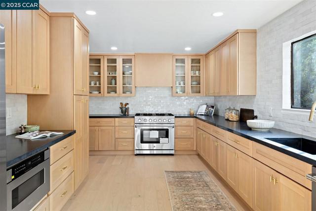 101 Lena Ct, Pleasant Hill CA: https://media.crmls.org/mediaz/654e01b8-2f15-45e4-8cd1-3baba63c8129.jpg